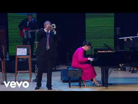 God Leads Us Along by The Collingsworth Family 